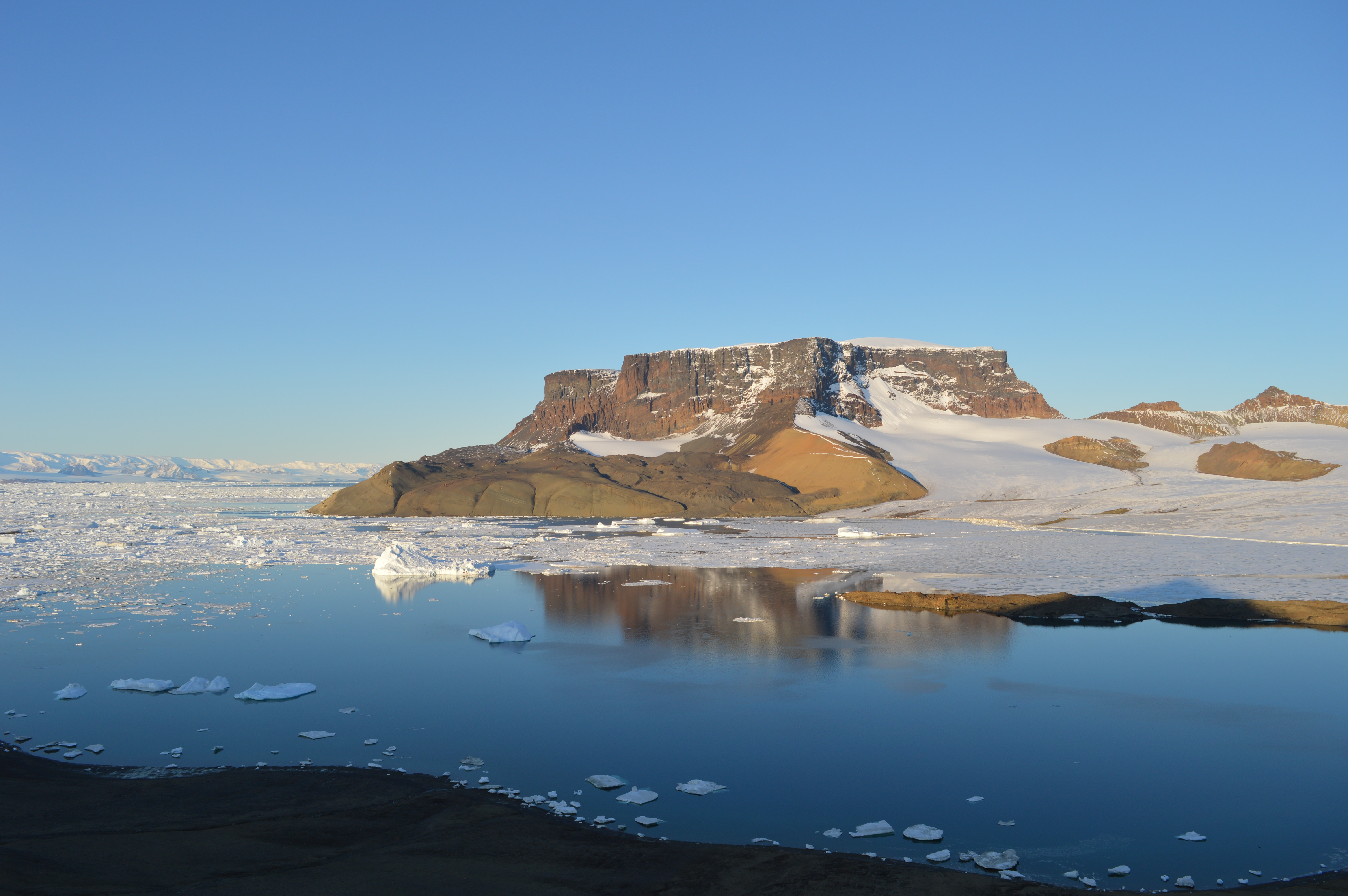 Mountain peaks used as glacial dipsticks